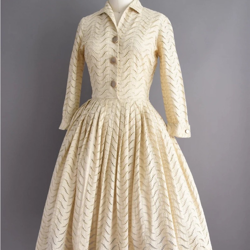 Vintage 1950s Elegant Light Beige Women's Button Up Dress - Picture 7 of 9